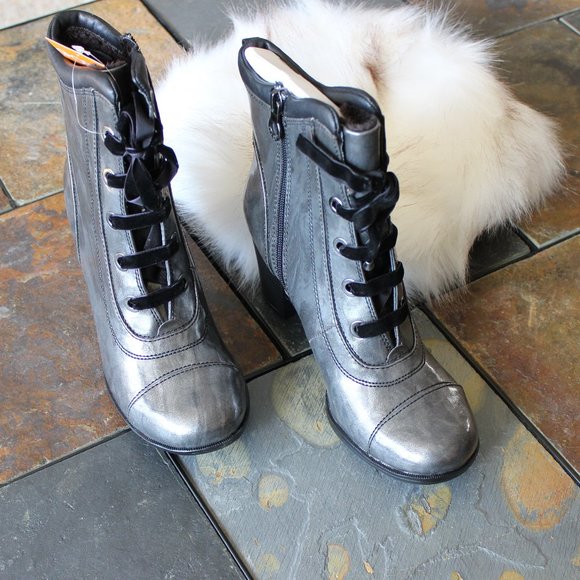 NWT - SPORTO Lace Up Ankle Boot, size 6M - Picture 2 of 8